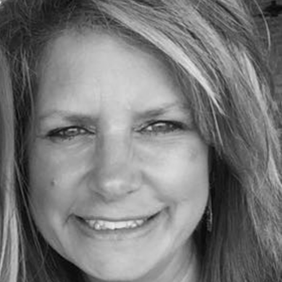 Meet your Posher, Debbie - Picture 2 of 2